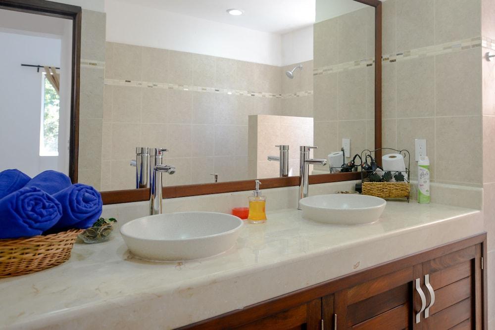 بويرتو أفينتوراس Villas Picalu Lodge المظهر الخارجي الصورة