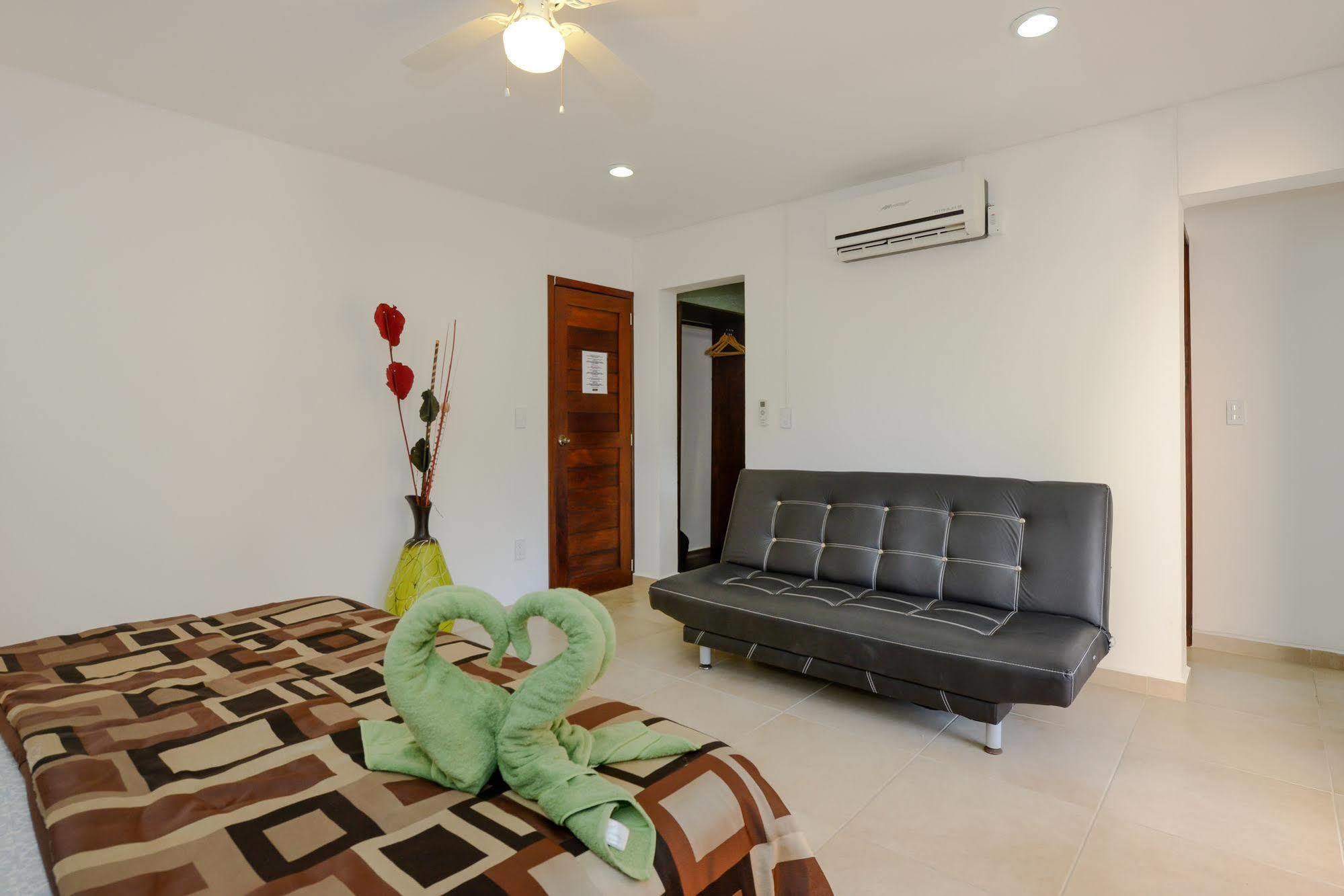 بويرتو أفينتوراس Villas Picalu Lodge المظهر الخارجي الصورة